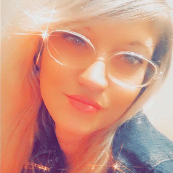 Meet your Posher, Crystal - Picture 1 of 1